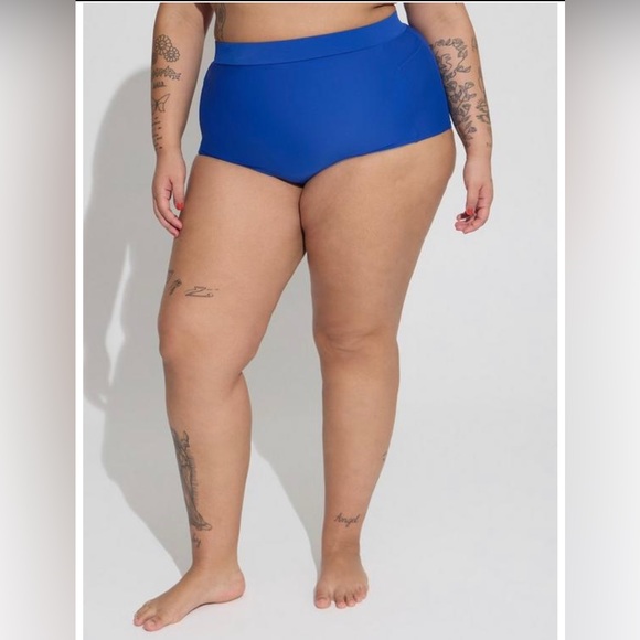 Torrid Wireless Racerback Tankini & Ultra High-Rise Swim Bottom set - Picture 8 of 11